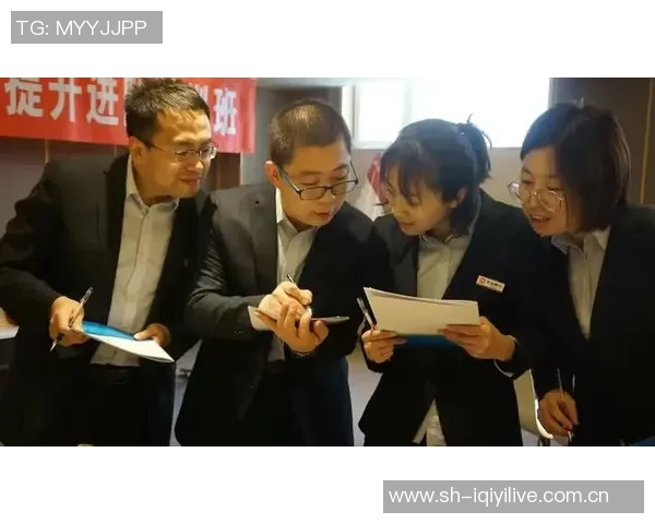 重庆羽毛球队在世界杯预选赛中的团队协作表现分析与点评 重庆羽毛球队在世界杯预选赛中的团队协作表现分析与点评